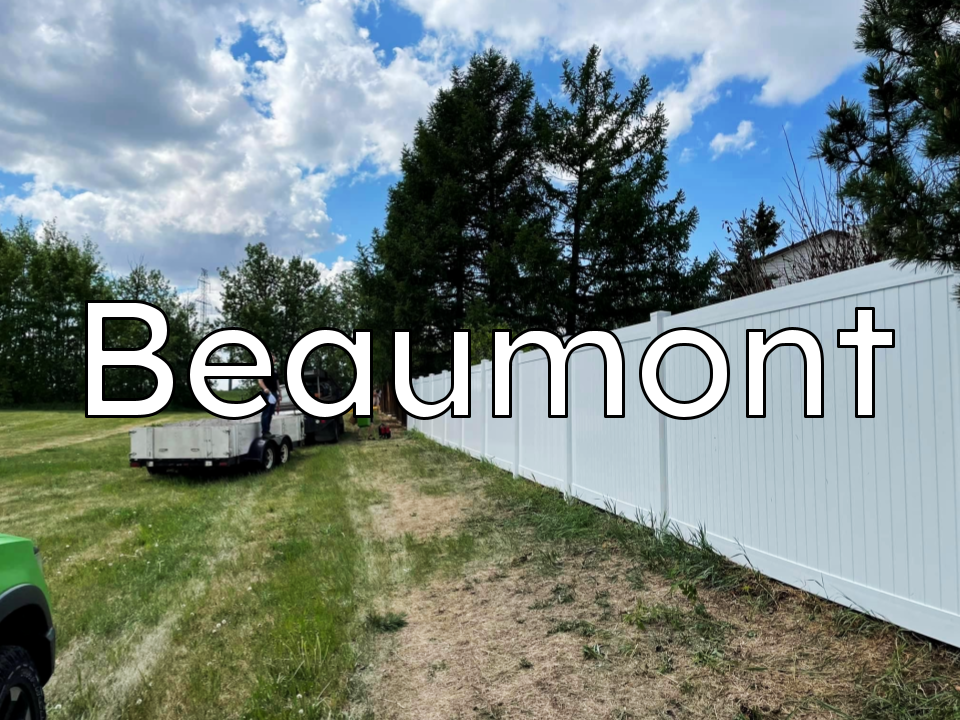 Vinyl privacy fence in Beaumont installed with long-lasting steel posts