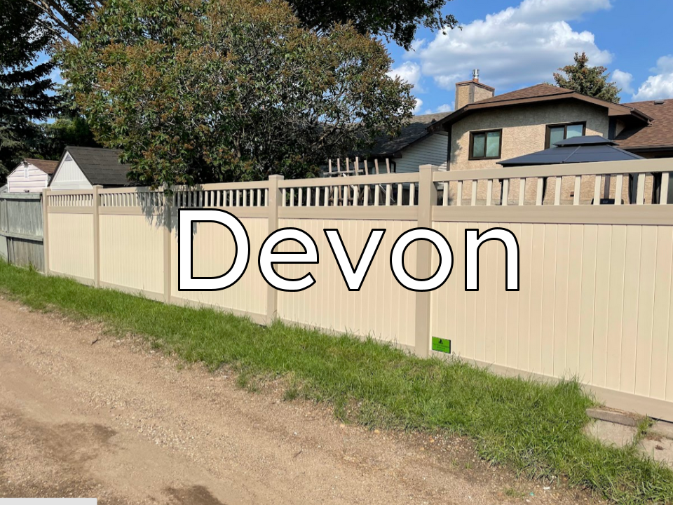 Vinyl fence installed in Devon using steel posts for year-round stability
